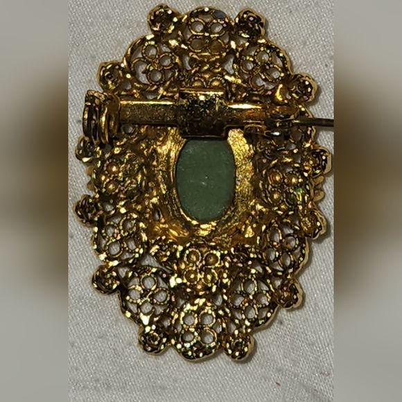 Vintage Green and Ivory Cameo , Filigree goldtone with faux pearls. 1940 era - Picture 16 of 16
